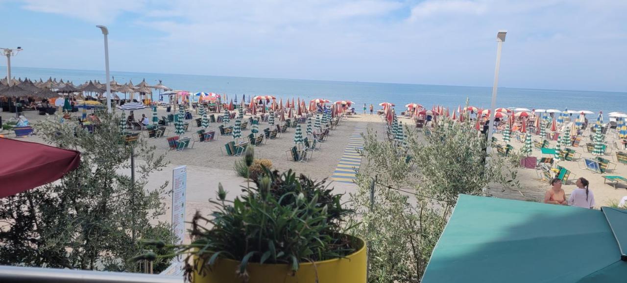 Beach View Apartment, Golem Дуррес Экстерьер фото